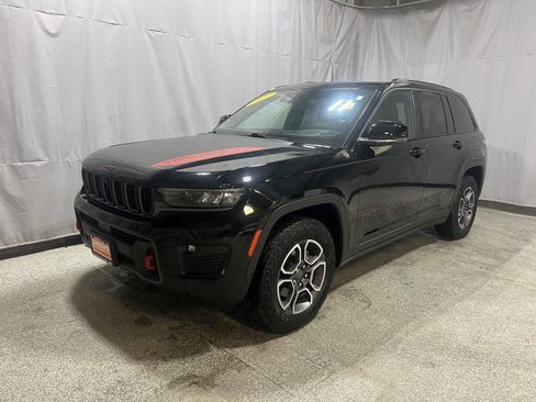 Used 2022 Jeep Grand Cherokee Trailhawk AWD/4WD image 2