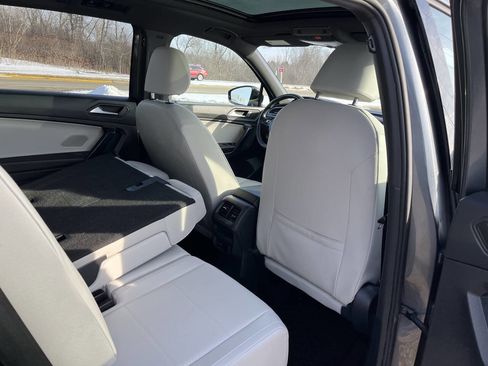 Used 2021 Volkswagen Tiguan SE R-Line w/ 3rd Row Seat Package image 32