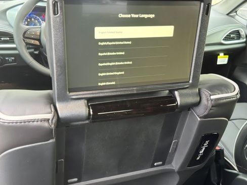 New 2026 Chrysler Pacifica Limited w/ Uconnect Theater Family Group image 18