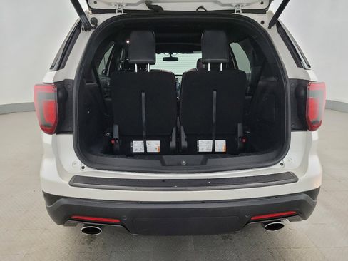 Used 2018 Ford Explorer XLT w/ Equipment Group 202A AWD/4WD image 29