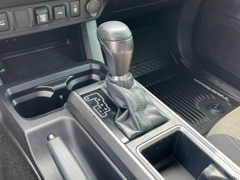 Used 2021 Toyota Tacoma TRD Sport AWD/4WD image 27