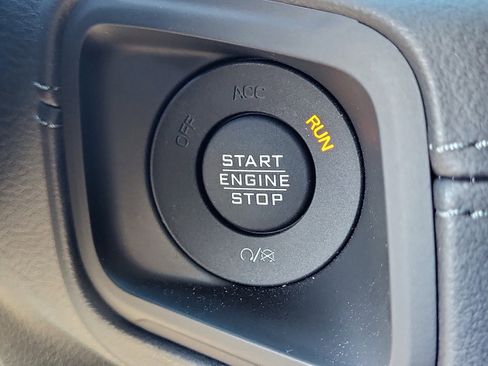 New 2025 Jeep Gladiator High Tide image 17