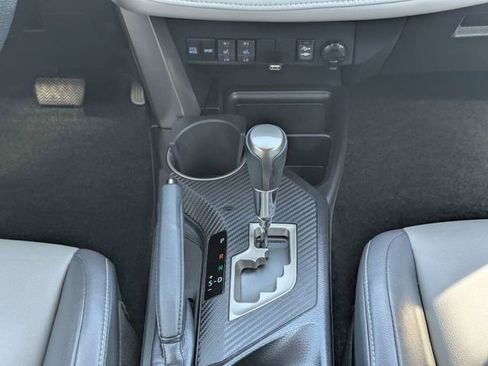 Used 2014 Toyota RAV4 Limited image 18