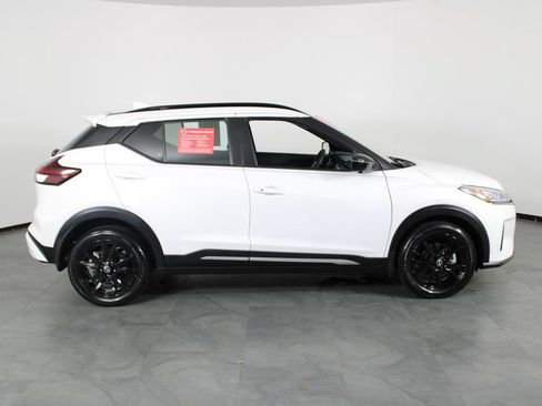 Certified 2024 Nissan Kicks SR FWD image 15