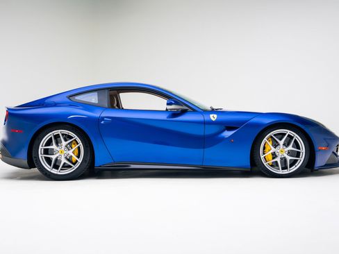 Used 2016 Ferrari F12 Berlinetta RWD image 3