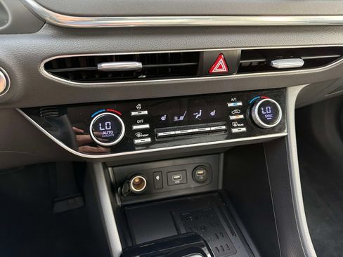 Used 2020 Hyundai Sonata SEL w/ Premium + Sunroof Package FWD image 24