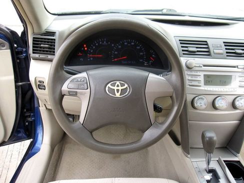 Used 2011 Toyota Camry LE image 18