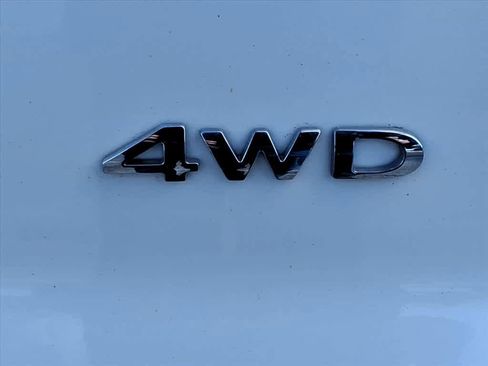 Used 2018 Ford Explorer XLT w/ Equipment Group 202A image 11