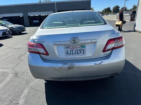 Used 2010 Toyota Camry LE FWD image 3