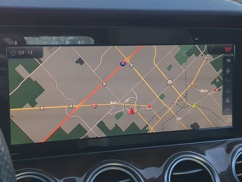 Used 2017 Mercedes-Benz E 300 4MATIC image 21