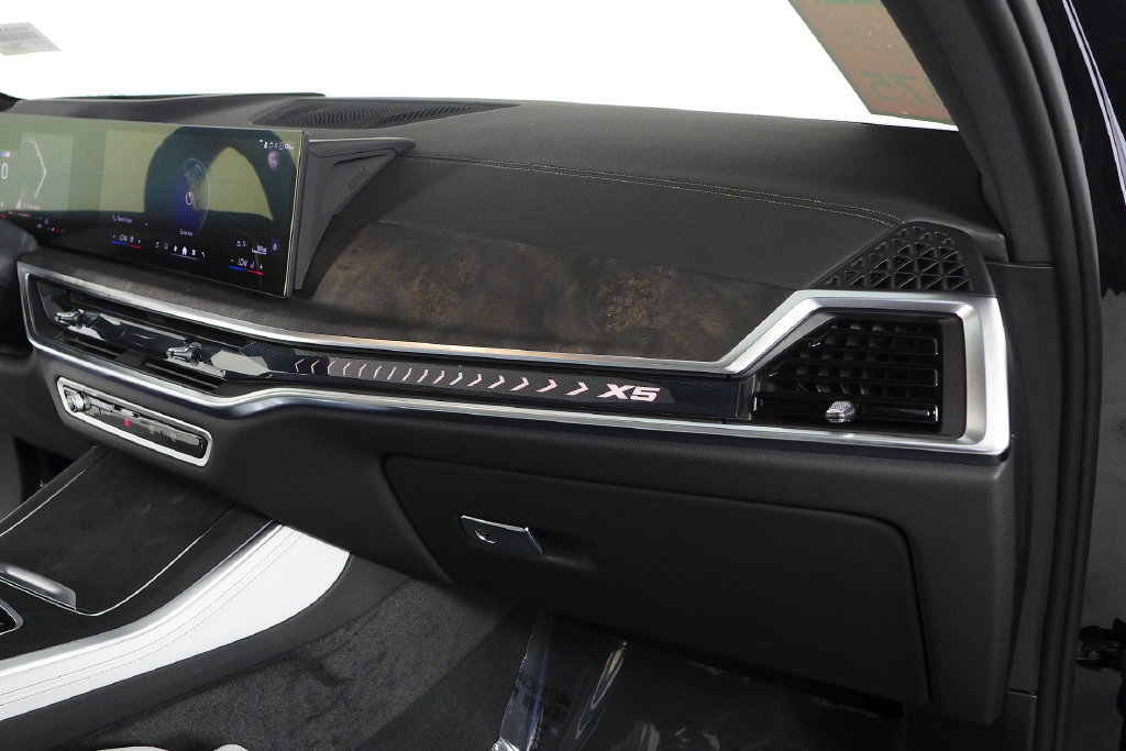 Used 2026 BMW X5 xDrive40i w/ M Sport Package AWD/4WD image 14