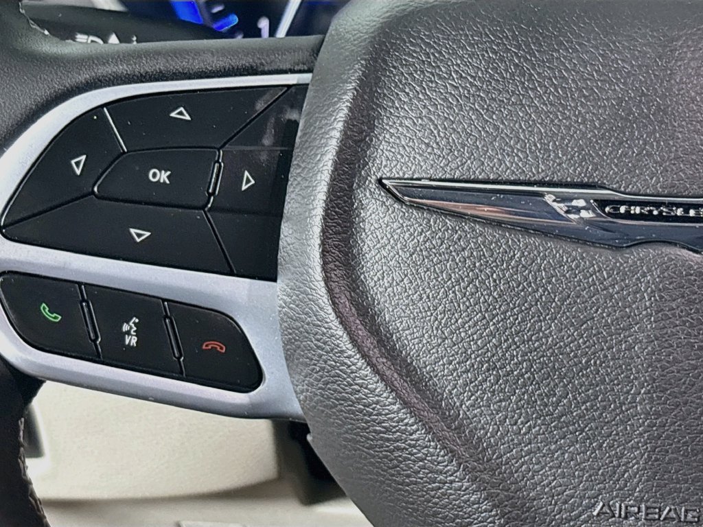 Used 2024 Chrysler Pacifica Touring-L FWD image 16