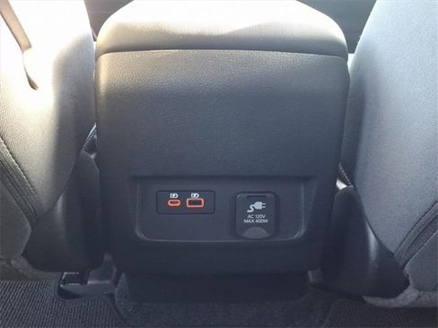 Used 2024 Nissan Frontier SV w/ SV Convenience Package image 16