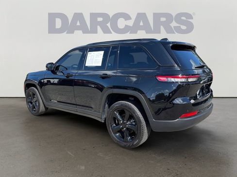 Used 2025 Jeep Grand Cherokee Limited w/ Black Appearance Package AWD/4WD image 5