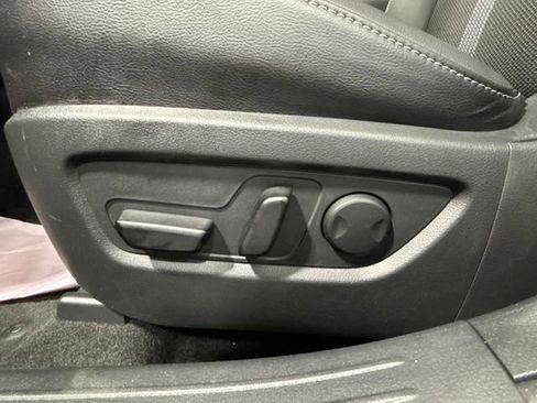 Used 2025 MAZDA CX-50 AWD 2.5 S w/ Premium Package image 17