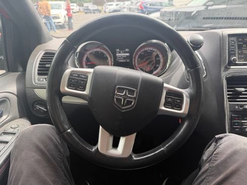 Used 2013 Dodge Grand Caravan R/T w/ Safety Sphere Group FWD image 16