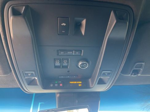 Used 2019 Cadillac Escalade ESV Platinum image 42