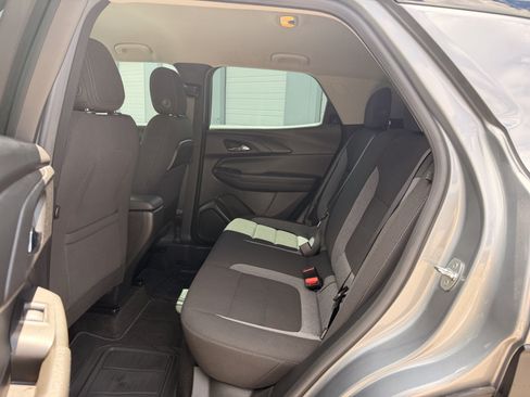 Used 2023 Chevrolet TrailBlazer LS FWD image 28