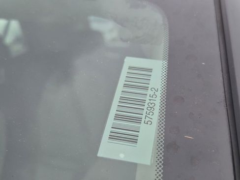 Used 2025 Hyundai Venue SEL FWD image 27