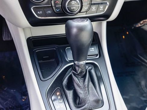 Used 2019 Jeep Cherokee Limited w/ Technology Group image 26