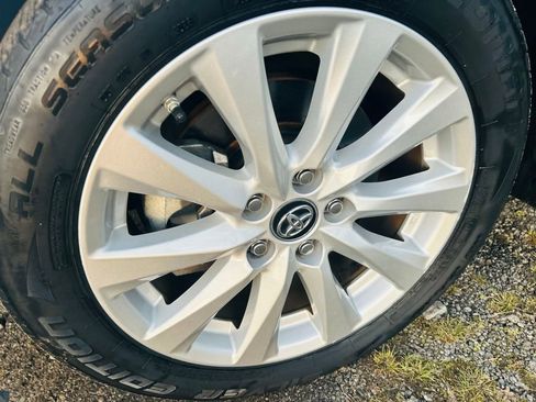 Used 2019 Toyota Camry LE image 20