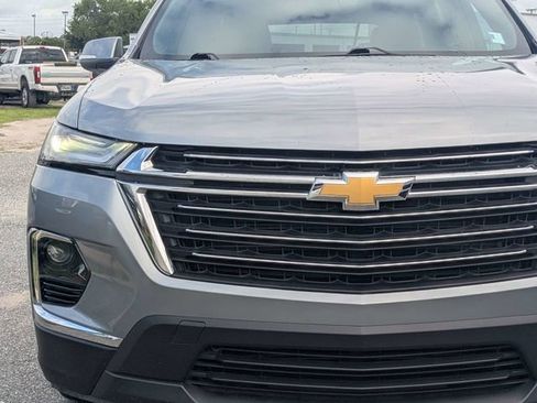 Used 2023 Chevrolet Traverse LT FWD image 9