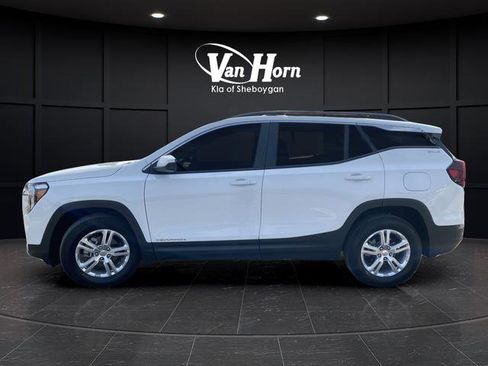 Used 2022 GMC Terrain SLE w/ Driver Convenience Package image 4