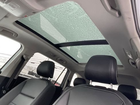 Used 2021 Volkswagen Tiguan SEL image 14