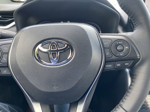 Used 2025 Toyota RAV4 XSE AWD/4WD image 26