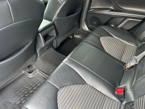 Used 2023 Toyota Camry SE image 12