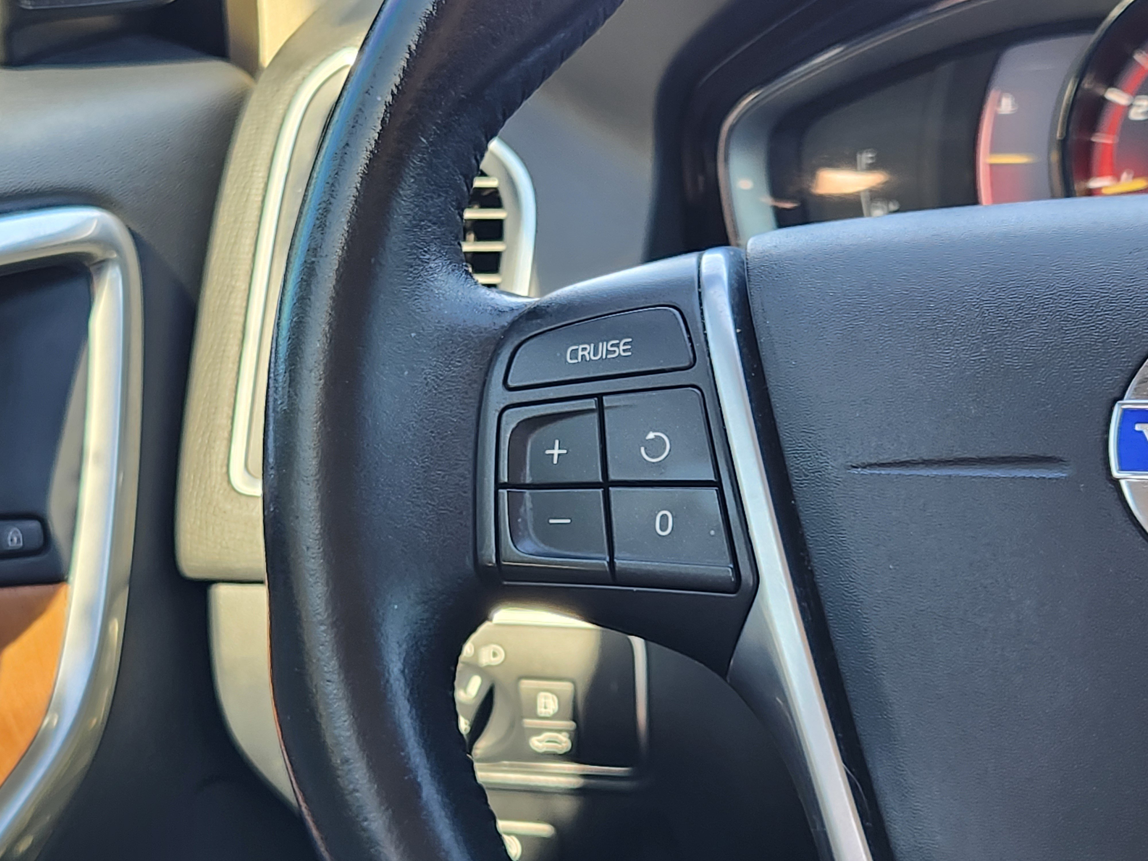 Used 2017 Volvo XC60 T5 Inscription w/ Preferred Option Package FWD image 25