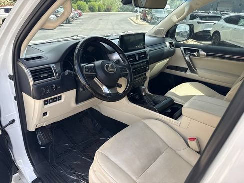 Used 2023 Lexus GX 460 Premium w/ Accessory Package AWD/4WD image 12