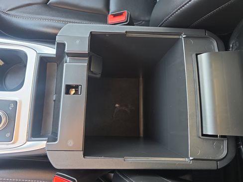 Certified 2022 Ford Explorer XLT w/ Equipment Group 202A image 39