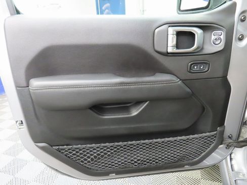 Used 2020 Jeep Gladiator Rubicon w/ Uconnect 4C Nav & Sound Group image 60