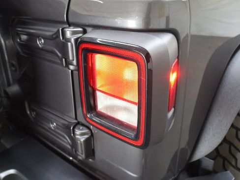 Used 2021 Jeep Wrangler Unlimited Sahara AWD/4WD image 32