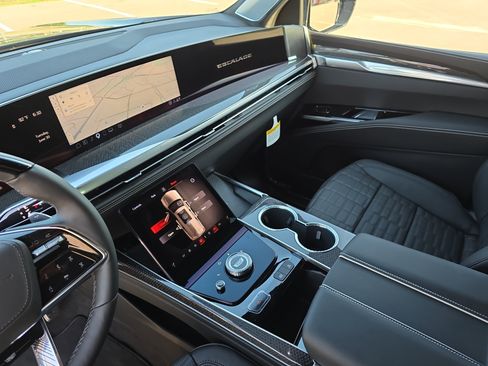Certified 2026 Cadillac Escalade V AWD/4WD image 26