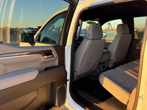 Used 2025 Chevrolet Silverado 1500 LT AWD/4WD image 21