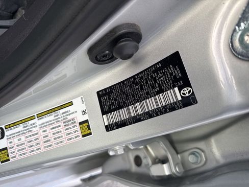 Used 2025 Toyota Corolla LE image 32