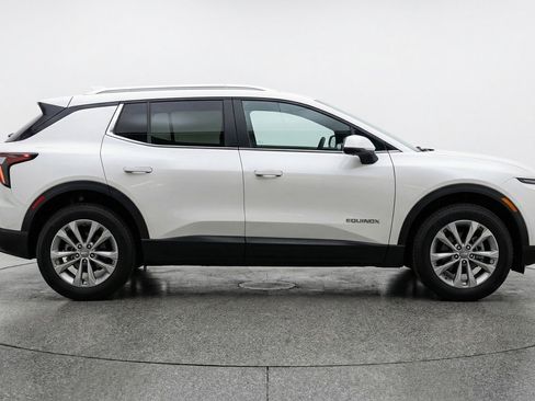 Used 2025 Chevrolet Equinox LT image 11