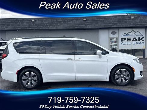 Used 2018 Chrysler Pacifica Touring-L w/ Premium Audio Group FWD image 8