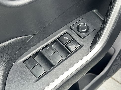 Used 2021 Toyota RAV4 XLE FWD image 15