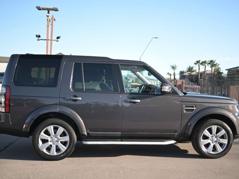 Used 2016 Land Rover LR4 HSE AWD/4WD image 4