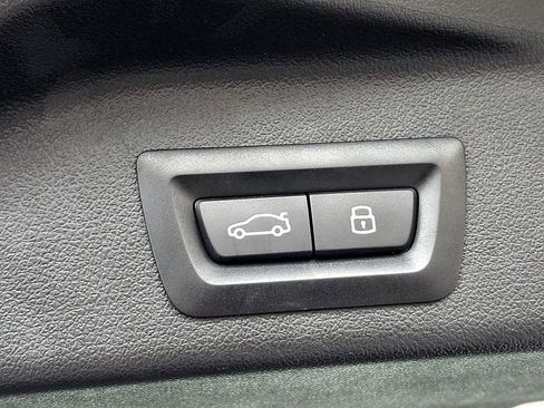 Used 2025 BMW X5 M60i w/ Climate Comfort Package image 30