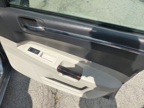 Used 2007 Chrysler 300 C RWD image 16