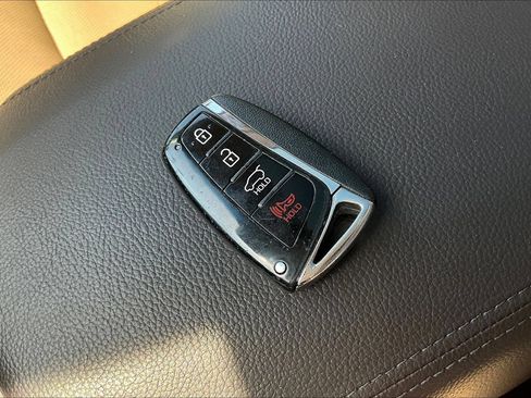 Used 2017 Hyundai Santa Fe FWD w/ SE Ultimate Tech Package 03 image 39