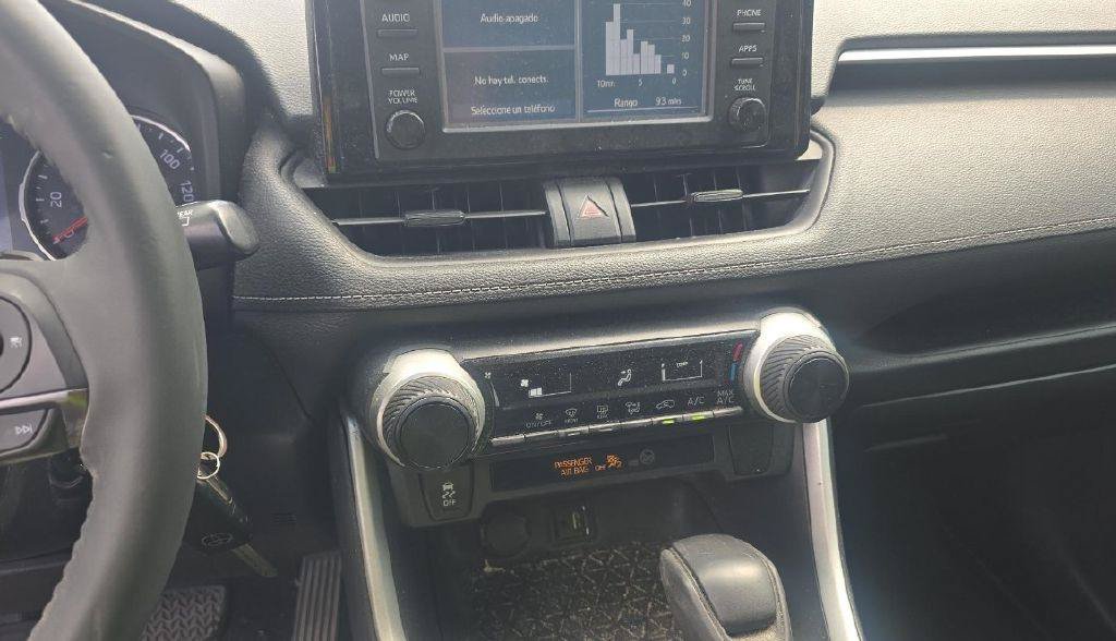 Used 2019 Toyota RAV4 LE FWD image 7