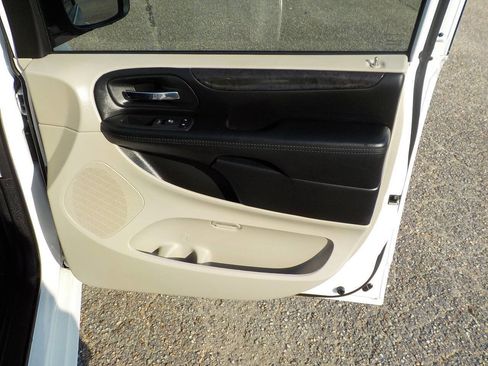 Used 2018 Dodge Grand Caravan SE w/ UConnect Hands-Free Group FWD image 29