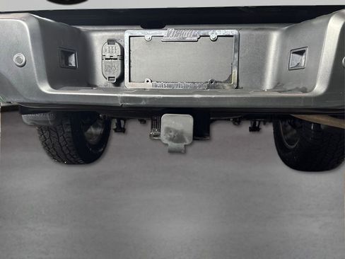 Used 2024 Nissan Frontier SV w/ SV Convenience Package image 14