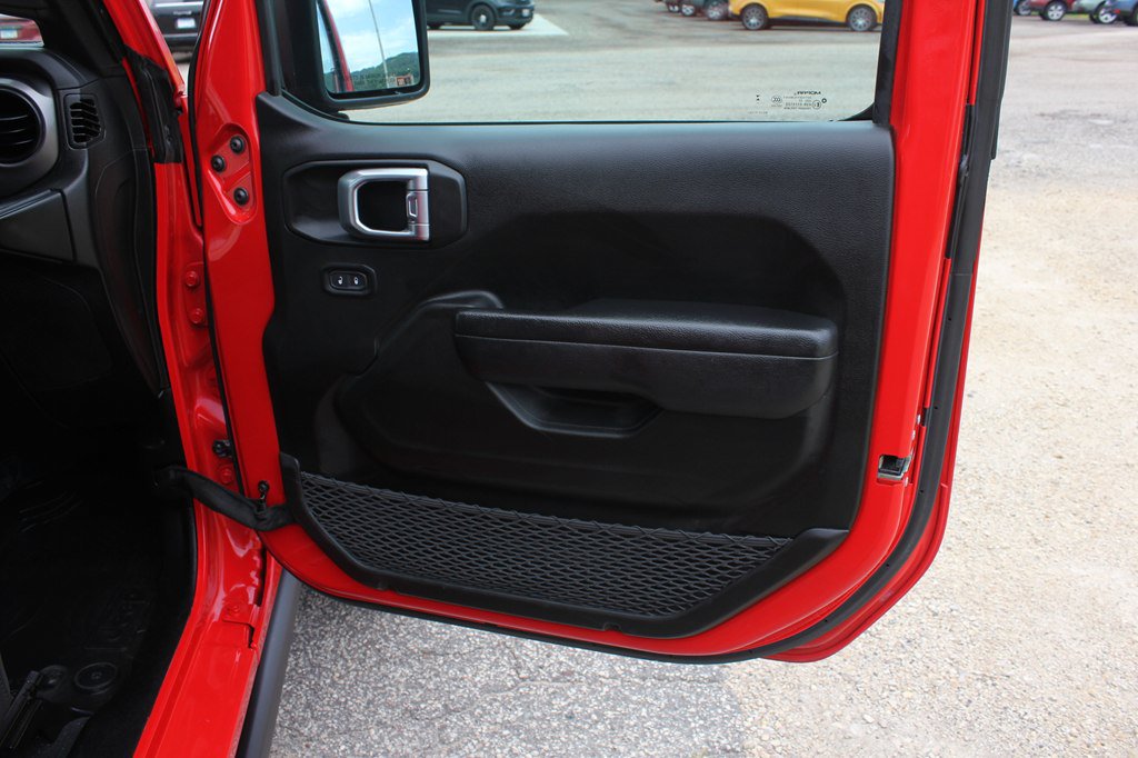Used 2023 Jeep Wrangler Unlimited w/ Cold Weather Group AWD/4WD image 28