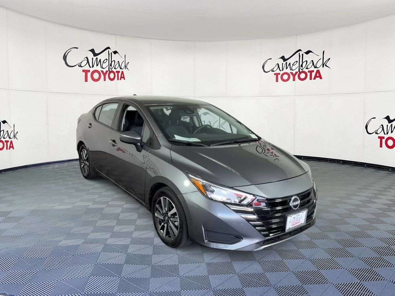 Used 2025 Nissan Versa SV FWD image 5